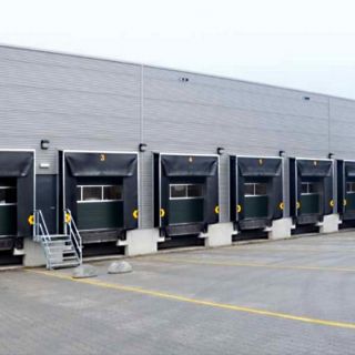 Uși secționale andocare Infine uși secționale industriale andocare